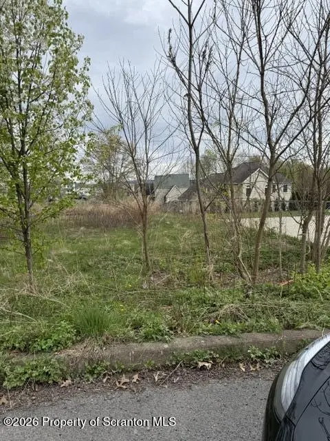 126 Chesterfield LN, Scranton, PA 18504