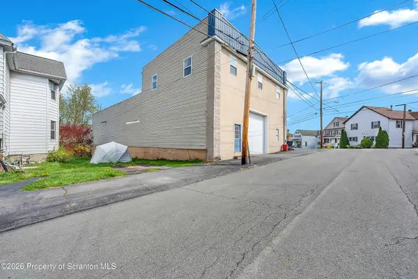 615-617 Charles ST, Throop, PA 18512