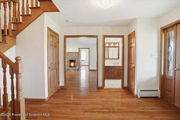 109 Father John DR, Lake Ariel, PA 18436