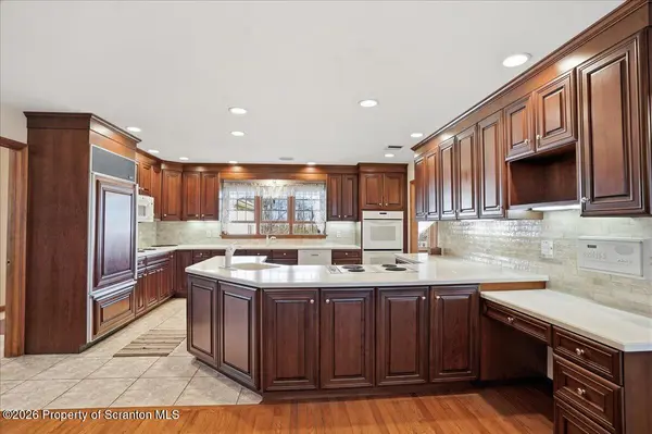 109 Father John DR, Lake Ariel, PA 18436