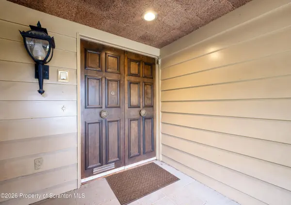 20 Pen-Y-Bryn DR, Scranton, PA 18505