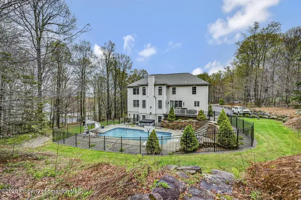 116 McEsther DR, Covington Twp, PA 18424