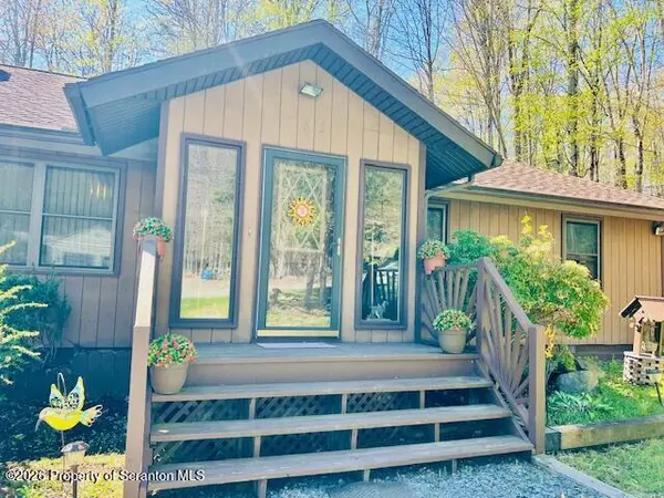 163 Greenview CT, Lake Ariel, PA 18436