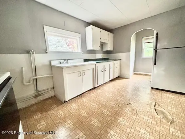 116 Dunmore ST, Throop, PA 18512