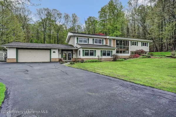113 Wilcrest RD, Roaring Brook Twp, PA 18444