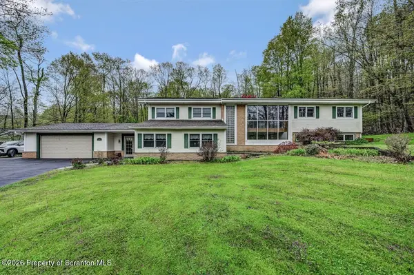 113 Wilcrest RD, Roaring Brook Twp, PA 18444