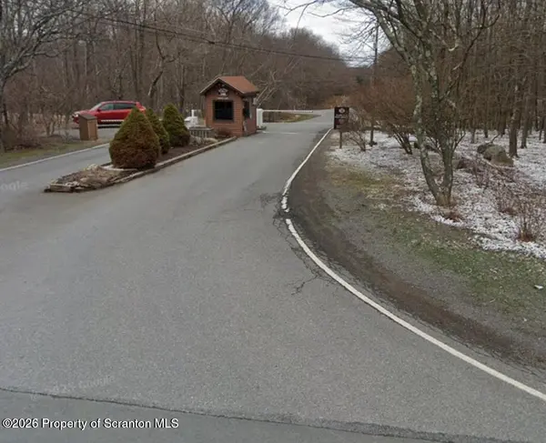 H-1128 E Creek View DR, Clifton Twp, PA 18424
