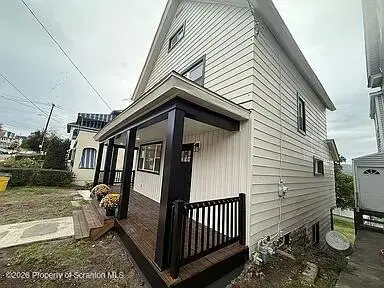 1105 Quincy AVE, Dunmore, PA 18510