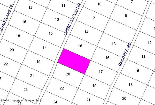 18 Cherrywood DR, Sterling, PA 18463