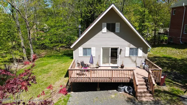 127 Sandstone DR, Dingmans Ferry, PA 18328