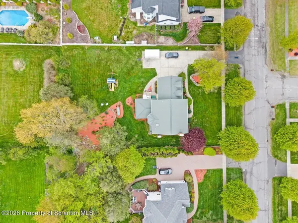 925 Parkview RD, Moscow, PA 18444