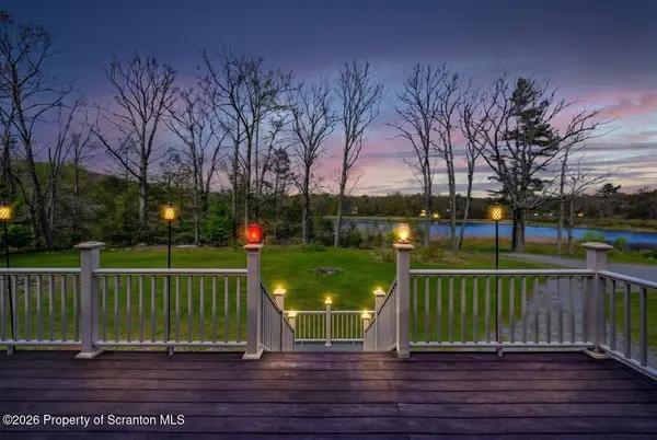 51 Mott DR, Jefferson Twp, PA 18444