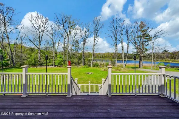 51 Mott DR, Jefferson Twp, PA 18444