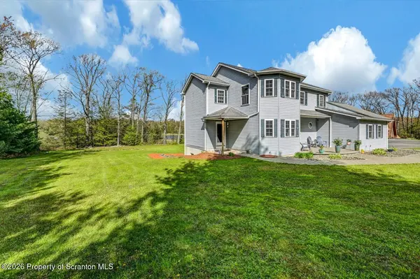 51 Mott DR, Jefferson Twp, PA 18444