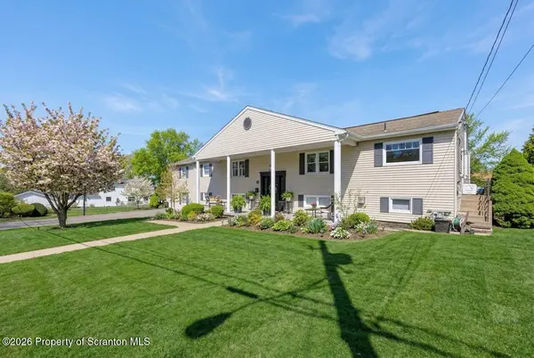 115 Greenbrier DR, Clarks Green, PA 18411