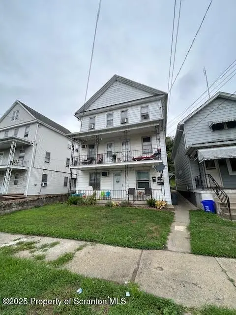 1055 Carmalt ST, Dickson City, PA 18519