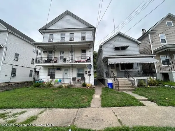 1055 Carmalt ST, Dickson City, PA 18519