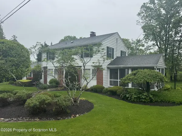14 Orchard LN, Sugarloaf, PA 18249