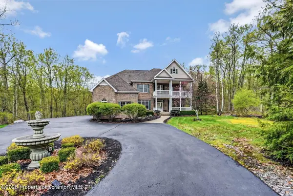 272 Windsor WAY, Roaring Brook Twp, PA 18444