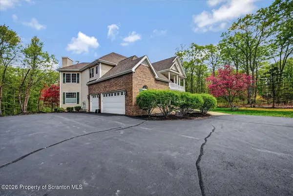 272 Windsor WAY, Roaring Brook Twp, PA 18444
