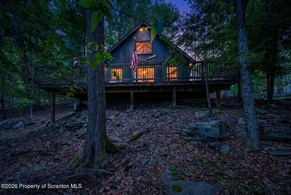 1031 Canary LN, Lake Ariel, PA 18436