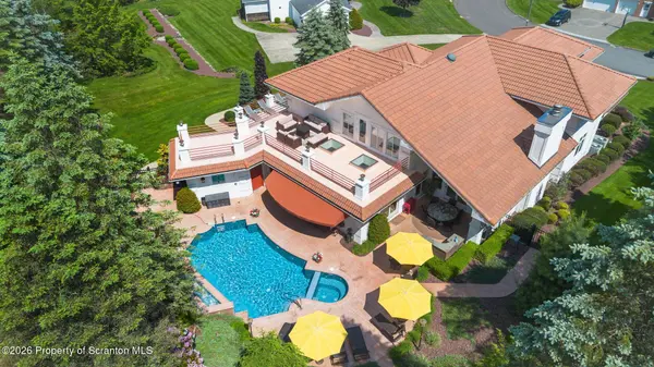 25 Blythe DR, Peckville, PA 18452