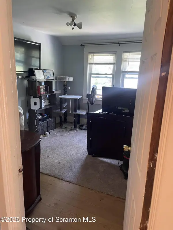 6 Oak AVE, Carbondale, PA 18407