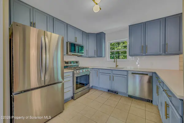 102 Eagle Rock RD, Lackawaxen, PA 18435