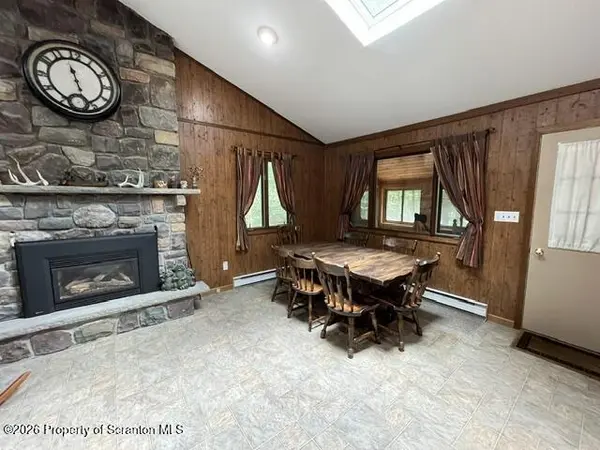 10 Tamarack DR, Gouldsboro, PA 18424