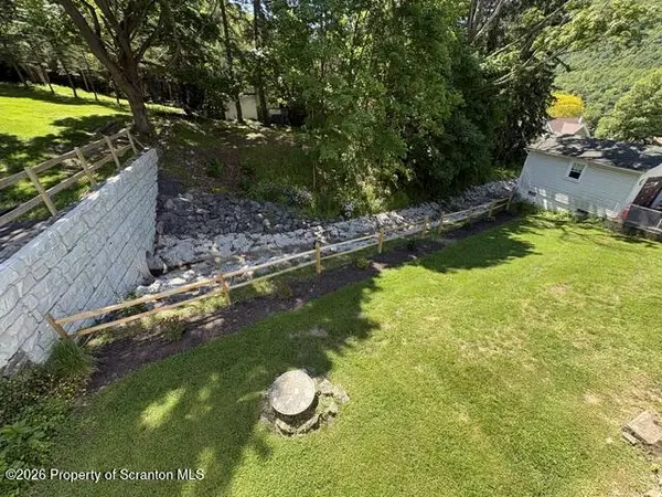 214 Layton RD, Chinchilla, PA 18410