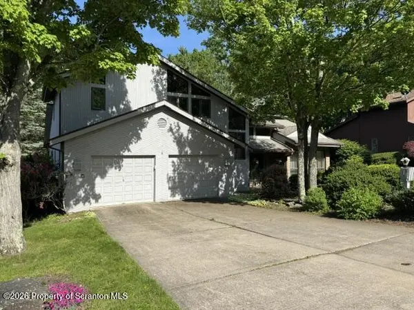 1314 Oakmont RD, Clarks Summit, PA 18411
