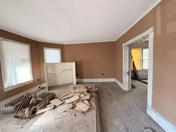86-86 1/2 Belmont ST, Carbondale, PA 18407