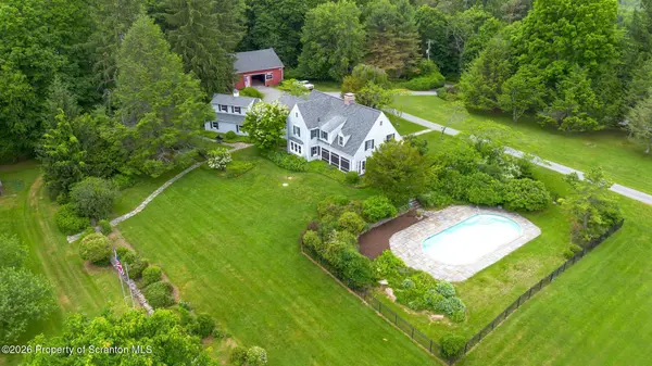 39 Golf Course RD, Dallas, PA 18612