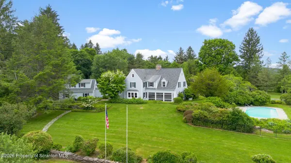 39 Golf Course RD, Dallas, PA 18612
