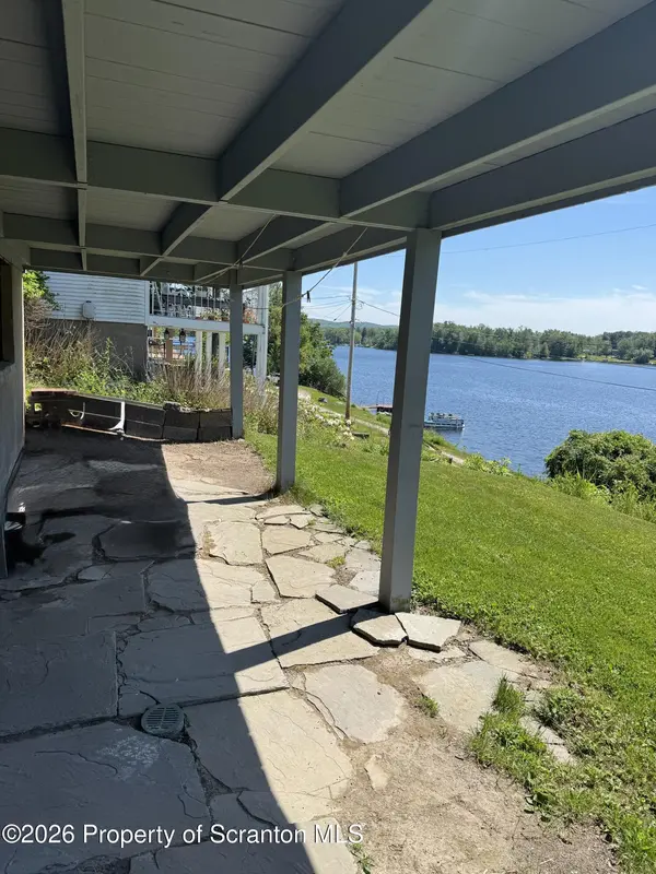 33 Lakefront LN, Scott Twp, PA 18433