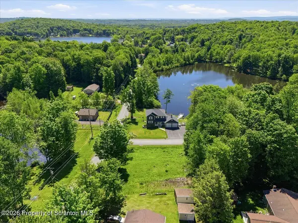 520 Lake Spangenberg RD, Jefferson Twp, PA 18436