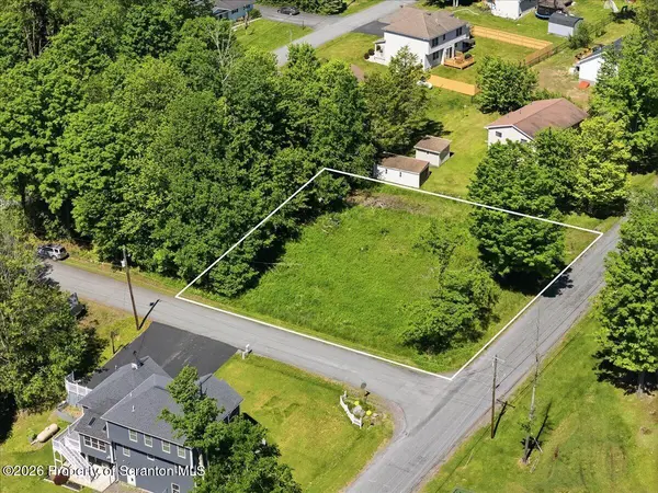 520 Lake Spangenberg RD, Jefferson Twp, PA 18436