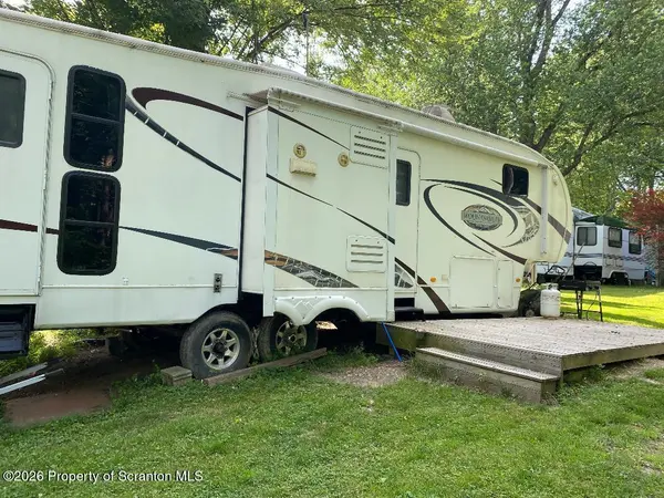 68 Black Diamond Beach RD, Tunkhannock, PA 18657