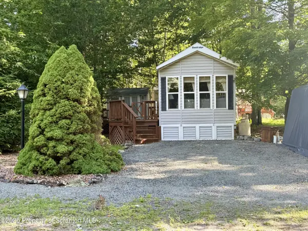 272 Tamarack TRL, Covington Twp, PA 18424