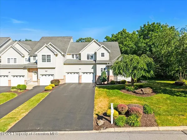 35 Sharon DR, Moosic, PA 18507