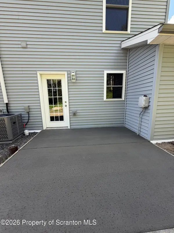 1066 Lakeland DR, Scott Twp, PA 18433