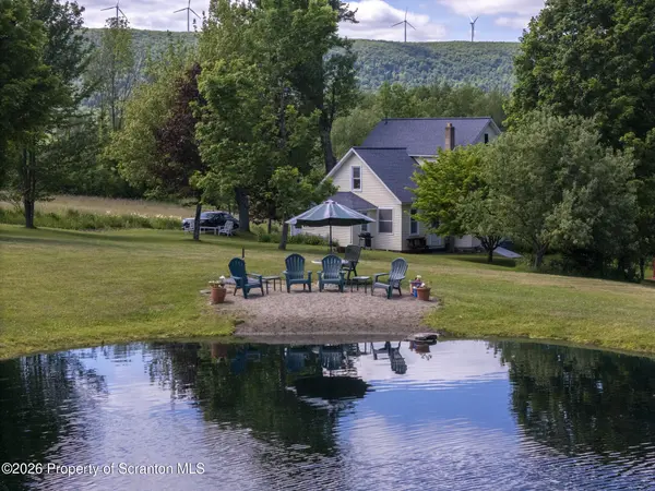 52 Stanton DR, Waymart, PA 18472