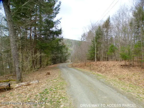 307 Bills LN, Nicholson, PA 18446