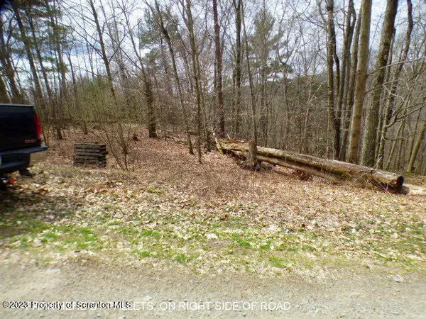 307 Bills LN, Nicholson, PA 18446
