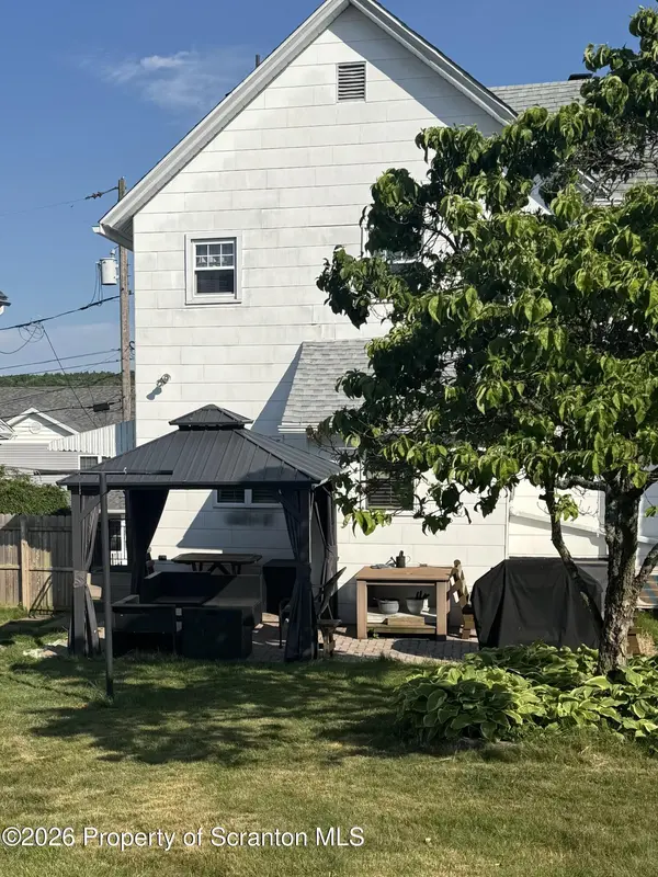 731 Carmalt ST, Dickson City, PA 18519