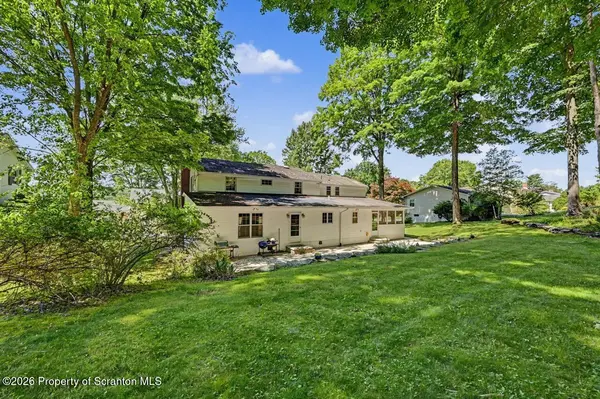 104 Sturbridge RD, Clarks Summit, PA 18411