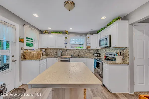 2042 State Route 92, Harding, PA 18643