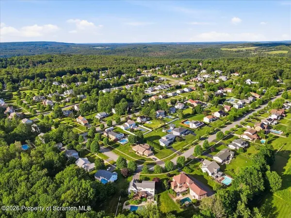 201 Autumn DR, Moscow, PA 18444