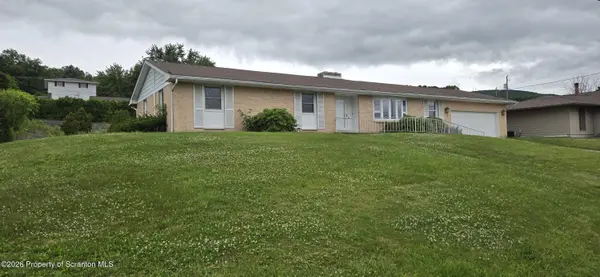 302 Cor Sunset & Roberts DR, Dickson City, PA 18519