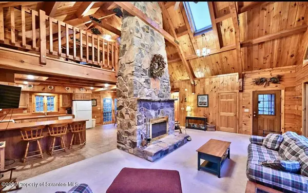 9 E Lake RD, Madison Twp, PA 18444